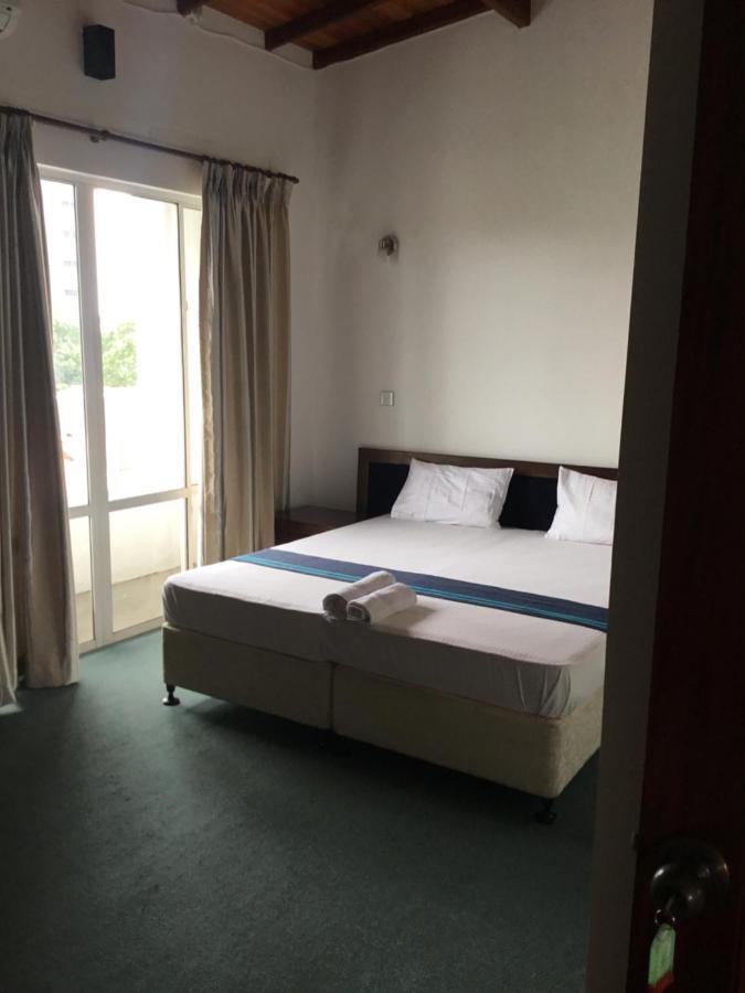 West Inn Коломбо Экстерьер фото