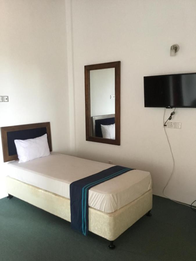 West Inn Коломбо Экстерьер фото