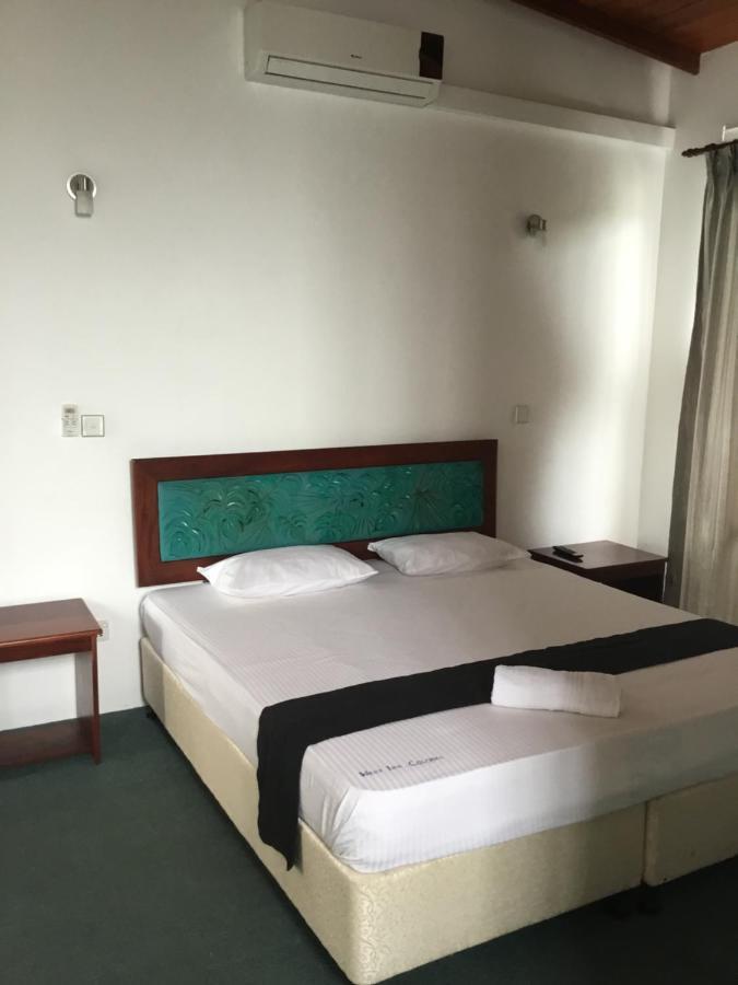 West Inn Коломбо Экстерьер фото