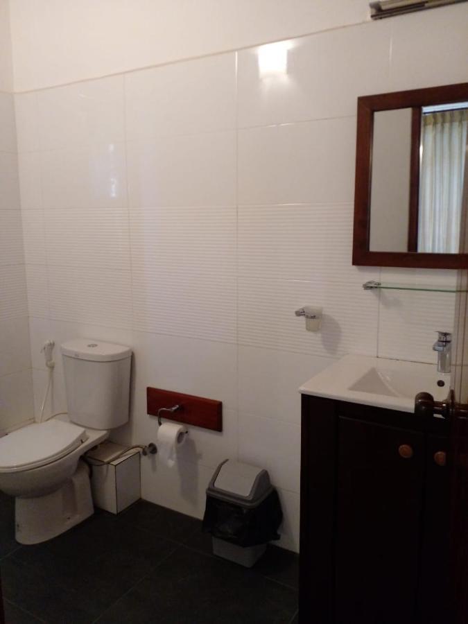 West Inn Коломбо Экстерьер фото