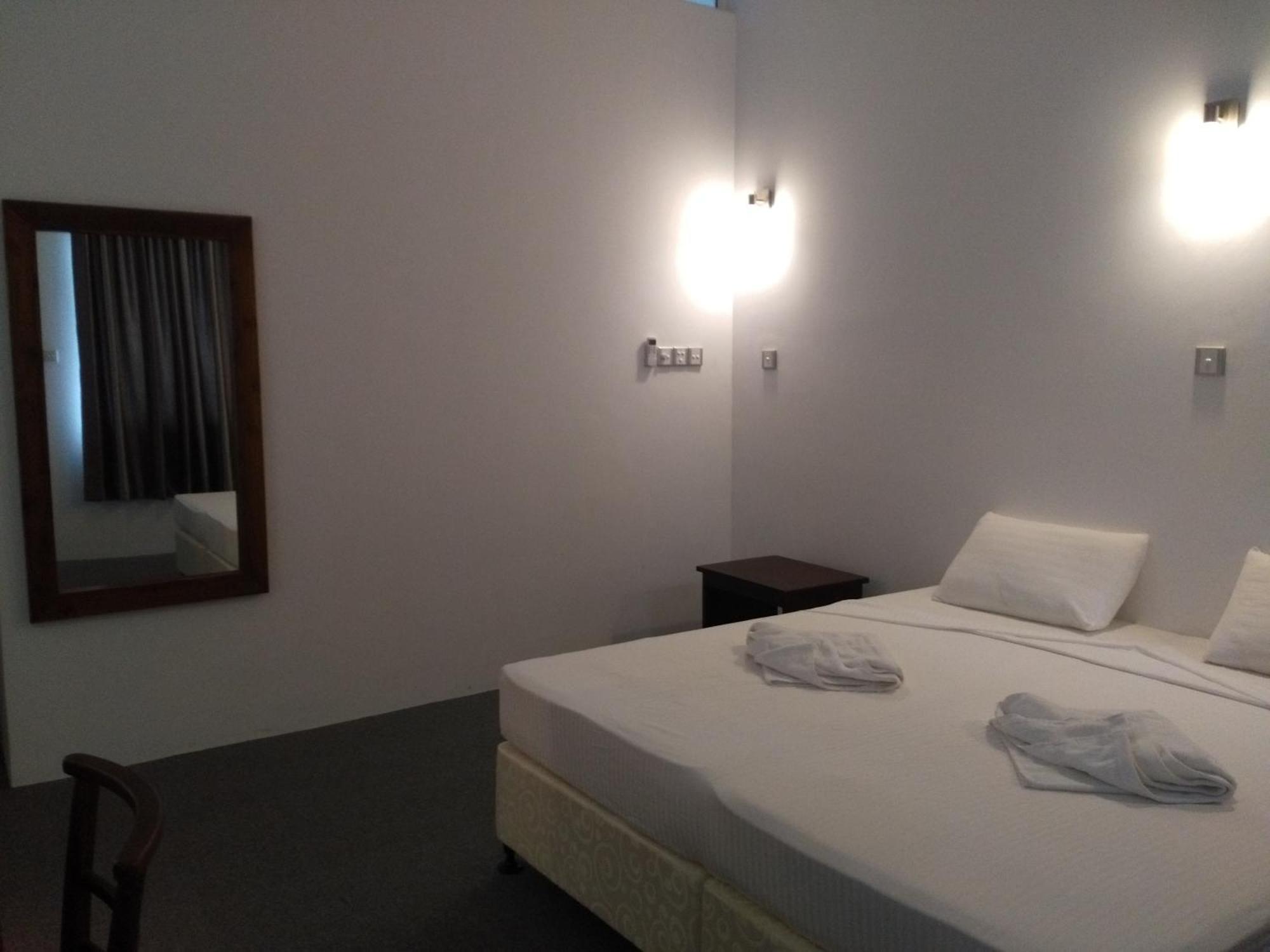 West Inn Коломбо Экстерьер фото