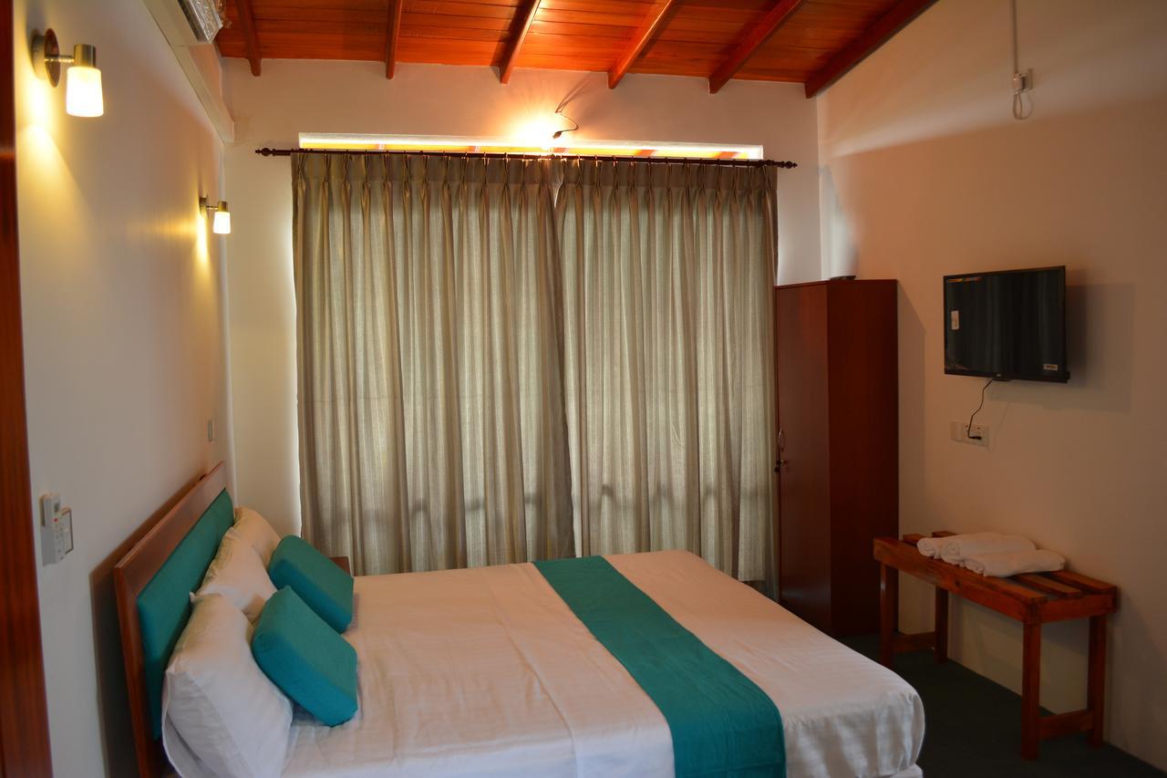 West Inn Коломбо Экстерьер фото