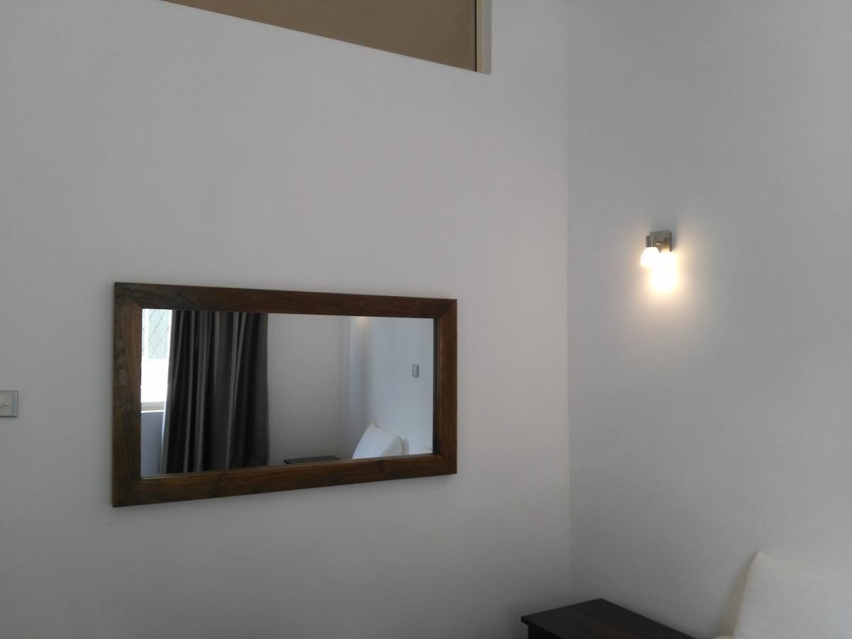 West Inn Коломбо Экстерьер фото
