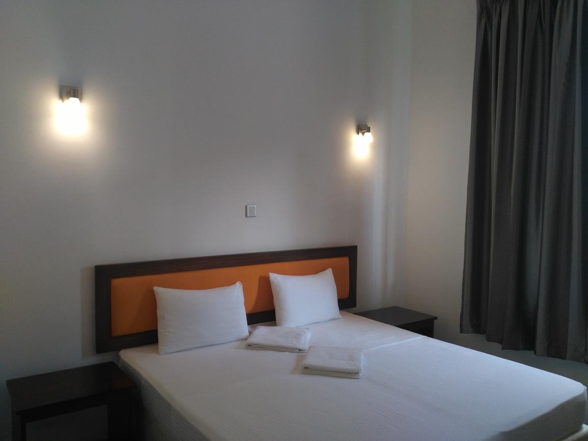 West Inn Коломбо Экстерьер фото